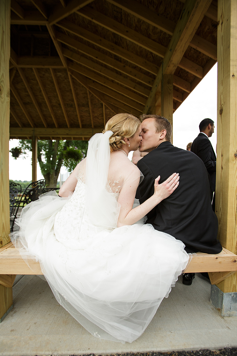 Click-Photography_Kansas-City-Weddings_Oakwood-Country-club_Alex-Katie_1057