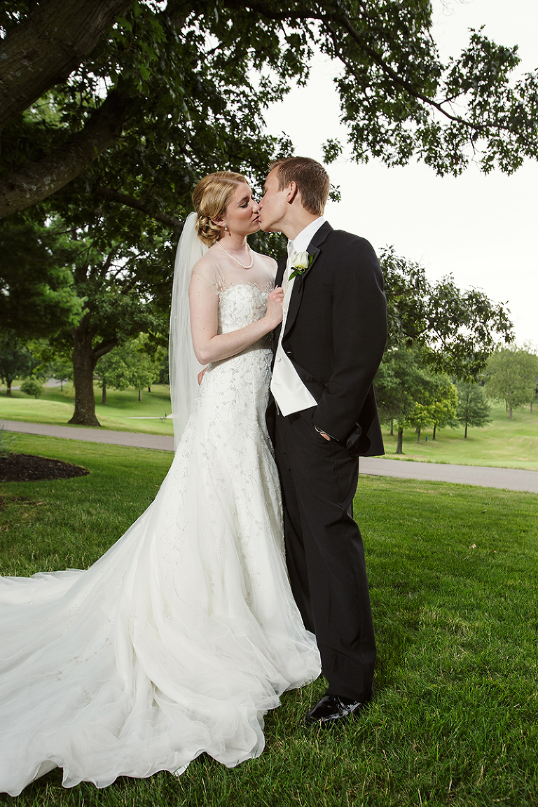 Click-Photography_Kansas-City-Weddings_Oakwood-Country-club_Alex-Katie_1065