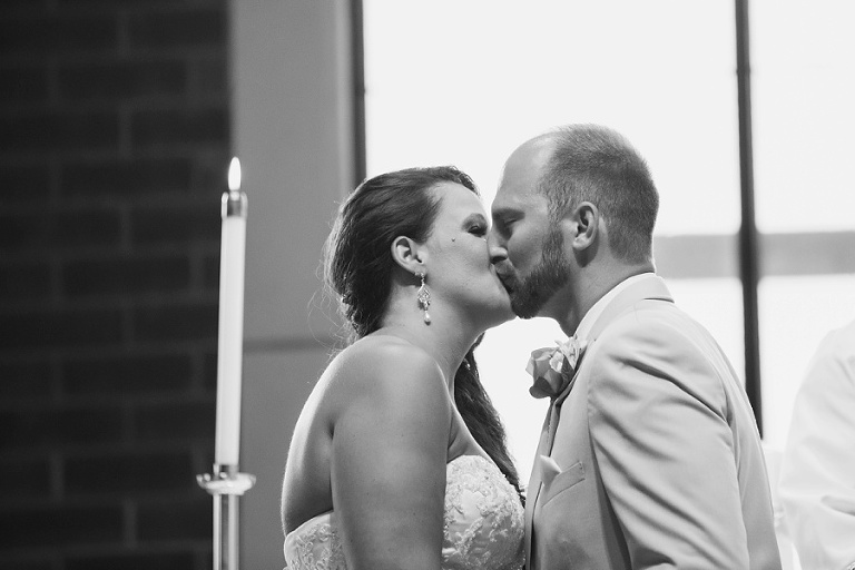 Click-Photography-Wedding-Abe-and-Jakes-Lawrence-KS_Dewey_1044