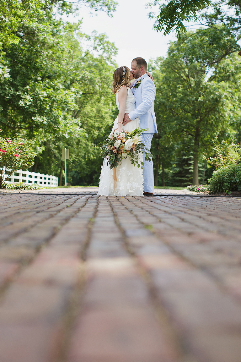 Modern wedding at Mildale Farm