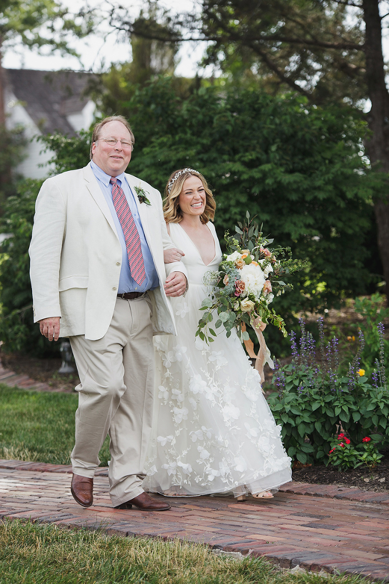 Modern wedding at Mildale Farm