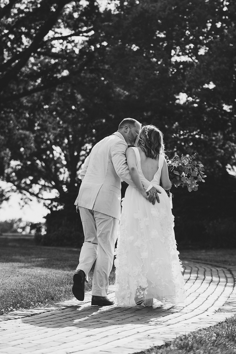 Modern wedding at Mildale Farm